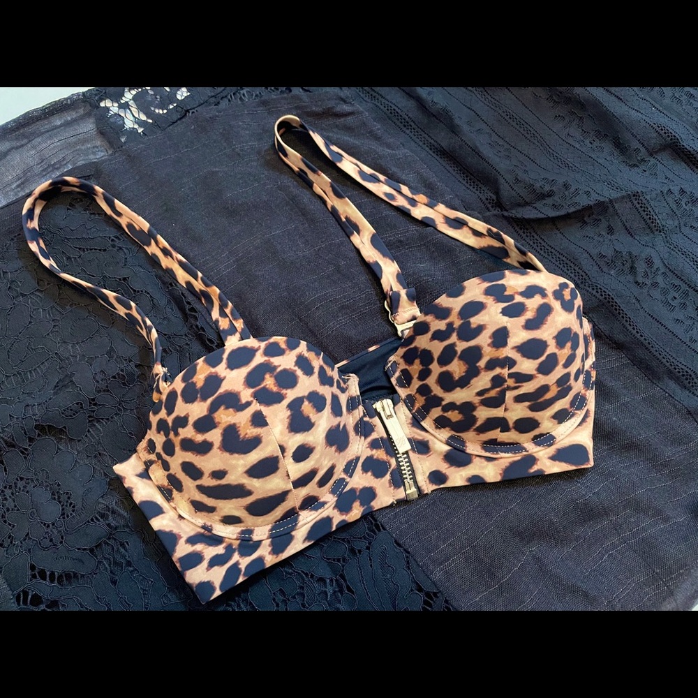 (New) Leopard bikini top luxe